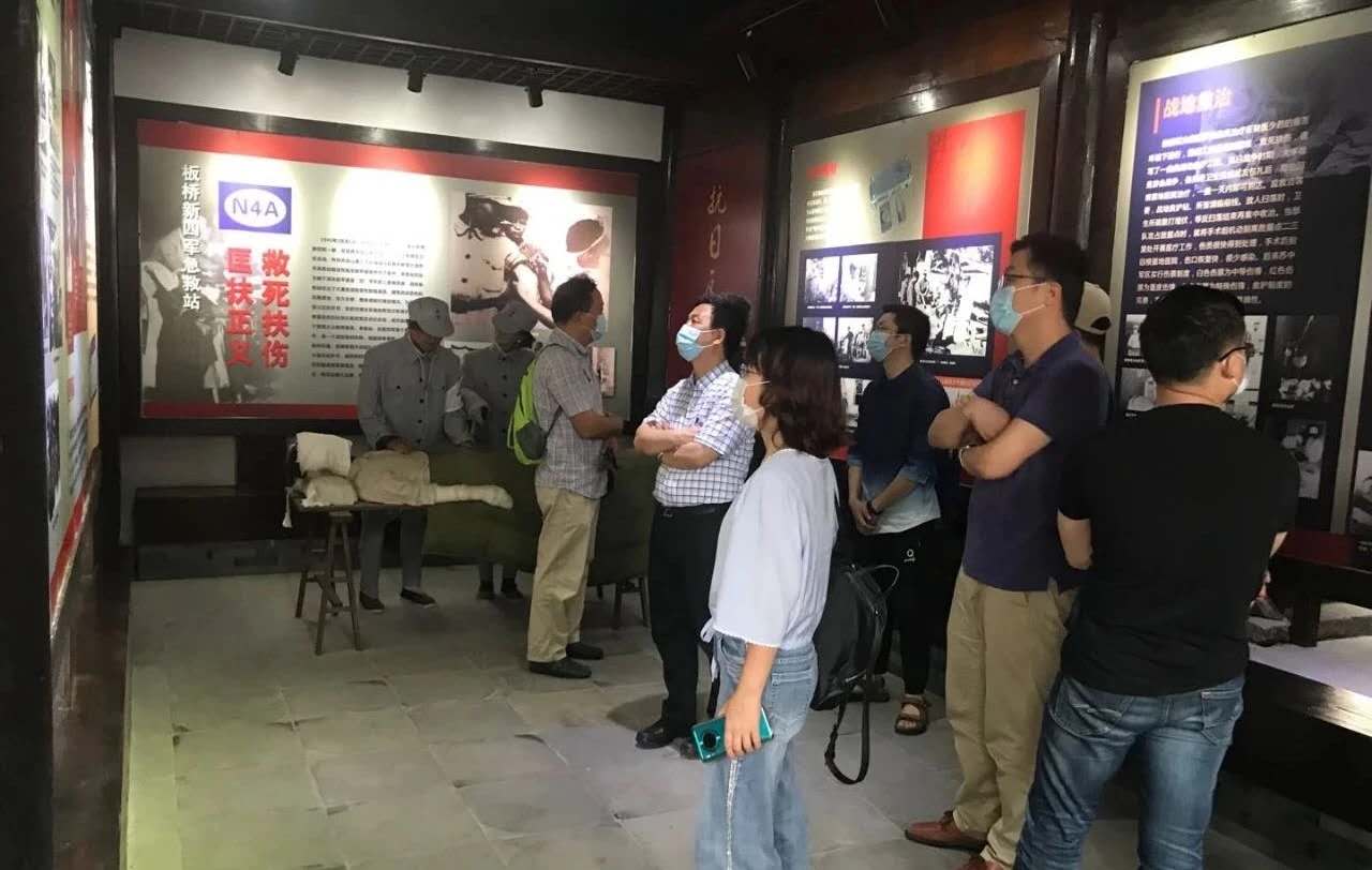 1593673066208962CD4C.jpg 84e5a59bde21a99a49cfcecef615831.jpg