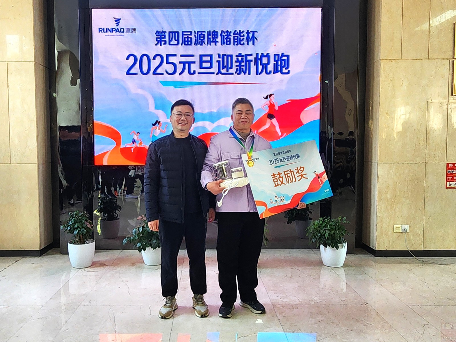 1735807516308193BF9B.jpg 916d0dfc8f67b75a0df61cd45a4ec736.JPG