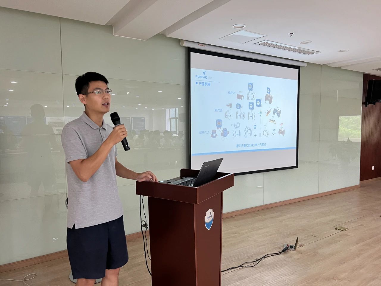 17512500729786282CB6.jpg 10005.jpg